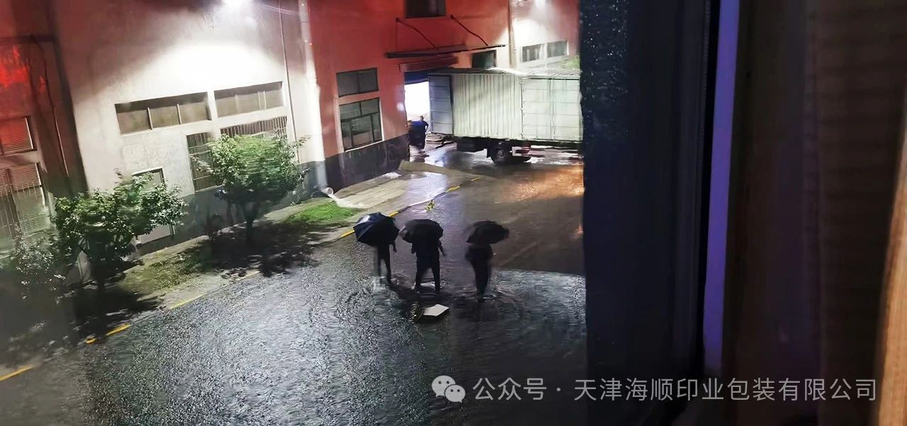 致敬！海順暴雨中的“逆行者”